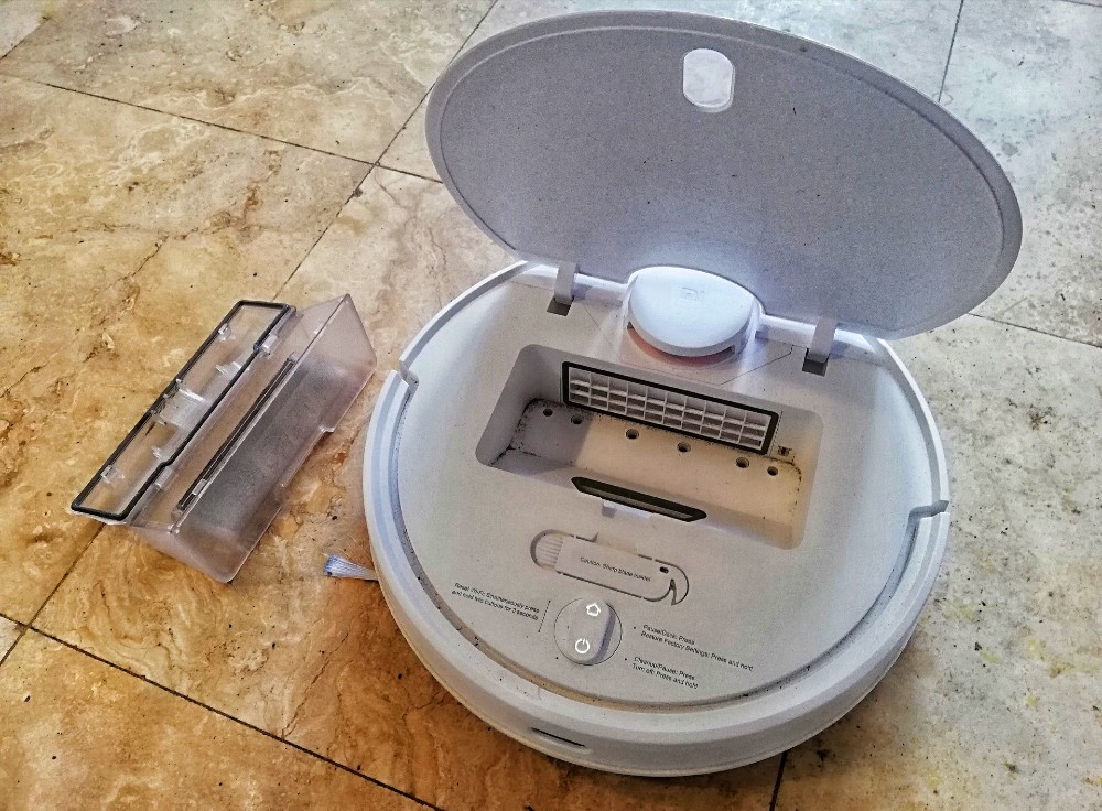 Do Robot Vacuum Cleaners Really Work? We Review the Xiaomi Mi Robot