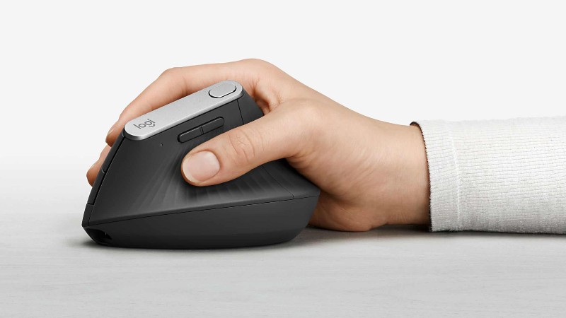Logitech-MX-Vertical-Lifestyle-Image-1 (1)